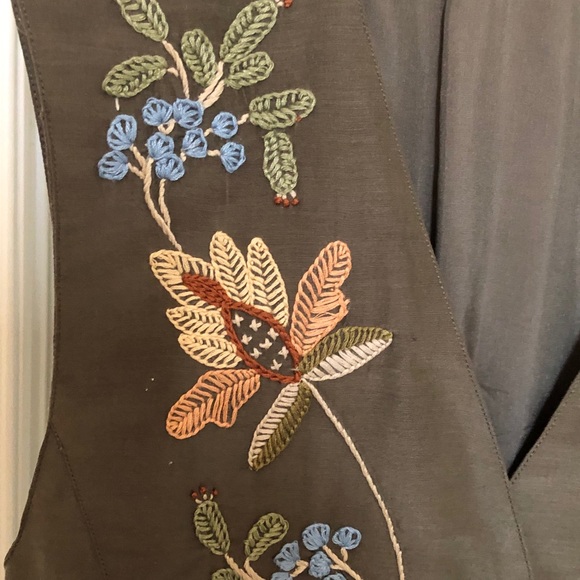 Designer Vest - Picture 3 of 5